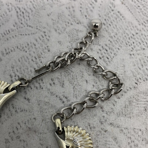 Vintage Coro metal fan shell collar or choker necklace costume dressy two tone. - Picture 4 of 8